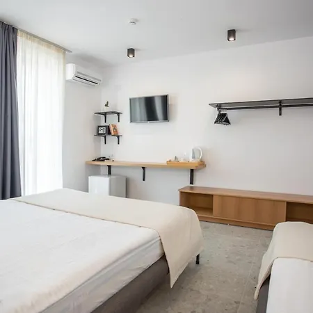 Mistral 3* 네세부르